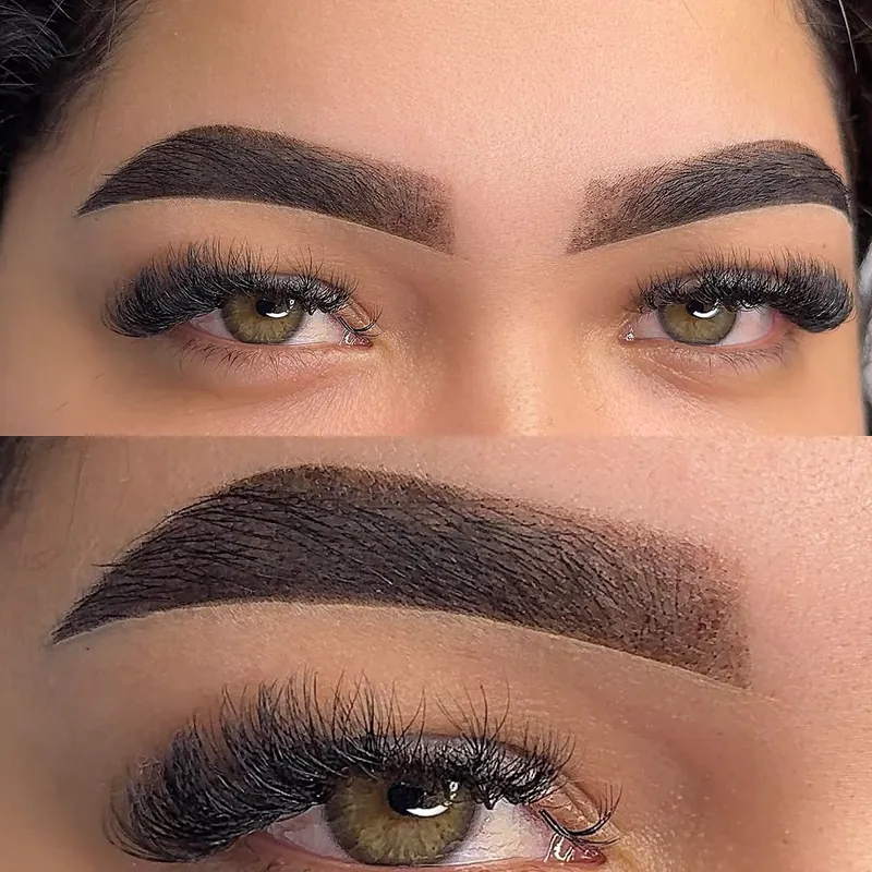 Close de olhos verdes com sobrancelhas em henna